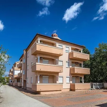 Apartment Beni With Balcony In